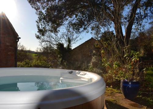 Loft Apartment nr Bath & Bristol with hot tub photo 18