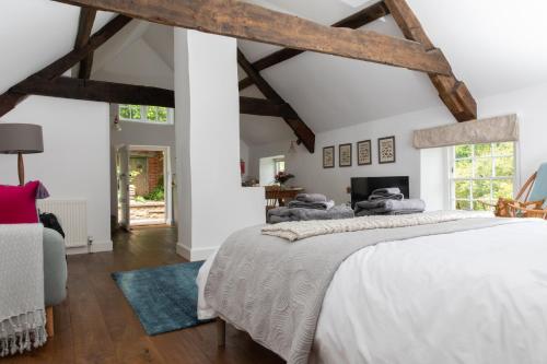 Loft Apartment nr Bath & Bristol with hot tub photo 19