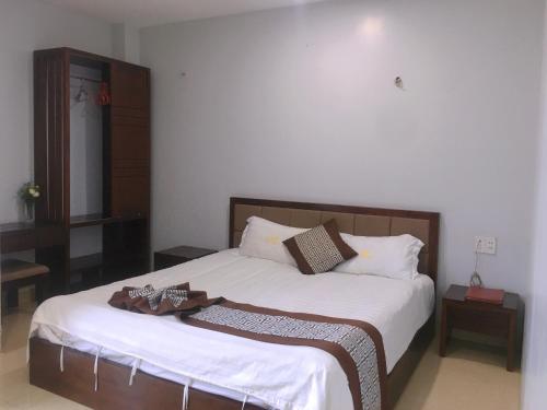 Ένα ή περισσότερα κρεβάτια σε δωμάτιο στο SONG HONG VIEW HOTEL