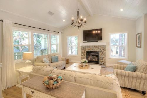 a living room with a couch and a fireplace at Craftsman Cottage in Yosemite West