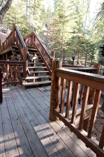 ヨセミテ・ウェストにあるTree House Lodgeのギャラリーの写真