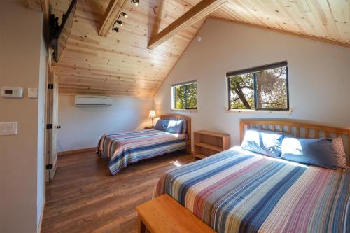 Postel nebo postele na pokoji v ubytování Sierra Base Camp