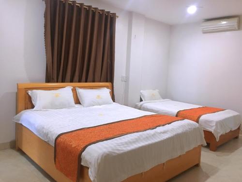 Ένα ή περισσότερα κρεβάτια σε δωμάτιο στο SONG HONG VIEW HOTEL
