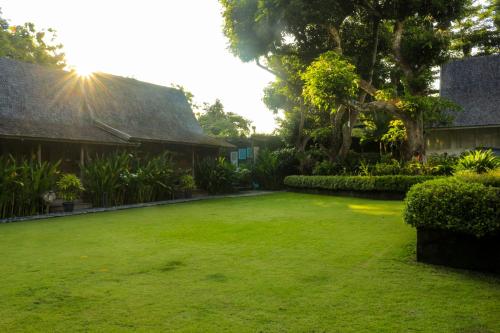 Jardín al aire libre en Chanteak Bali - Teak House 1