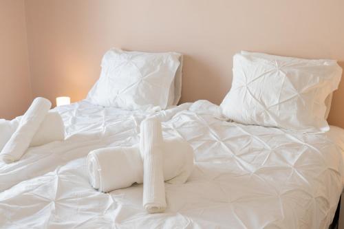 A bed or beds in a room at The Skyward Flats