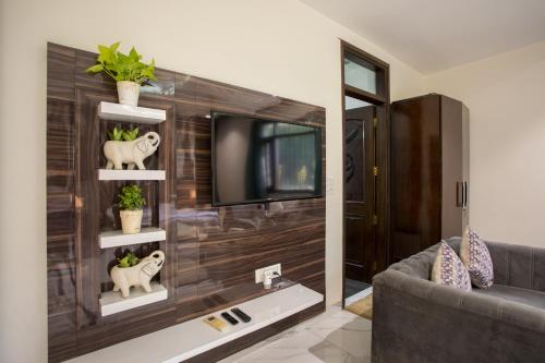 A television and/or entertainment centre at Avanti Retreat- Farm Stay