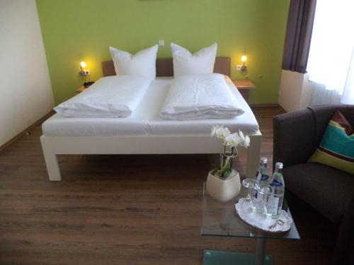 
Ein Bett oder Betten in einem Zimmer der Unterkunft Gasthof Goldenes Lamm
