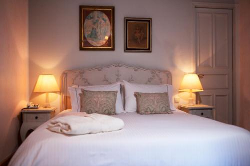 Ένα ή περισσότερα κρεβάτια σε δωμάτιο στο Amaryllis Boutique Guest House
