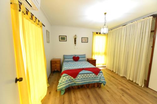 Posteľ alebo postele v izbe v ubytovaní KiNam Vinea - A Vineyard Farmhouse in the Yarra Valley