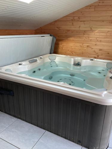 Φωτογραφία από το άλμπουμ του Magnifique corps de ferme rénové avec Jacuzzi σε Hillion