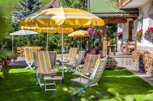 Garden sa labas ng Hotel Garni Concordia - Dolomites Home