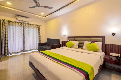 Ein Bett oder Betten in einem Zimmer der Unterkunft Treebo Prince Palace