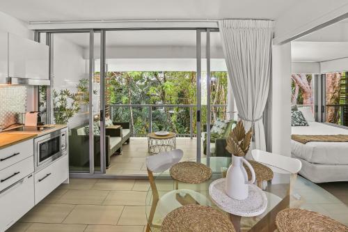 Postel nebo postele na pokoji v ubytování Vista Melaleuca - Drift 2409