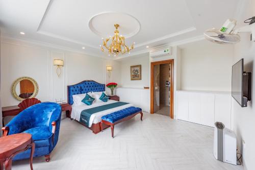 TV a/nebo společenská místnost v ubytování WHITE HOTEL