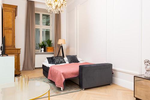 Χώρος καθιστικού στο Lux Studio Kamienica Noakowskiego 16 by Noclegi Renters