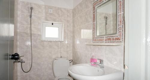 Bilik mandi di Villa Alexander 1