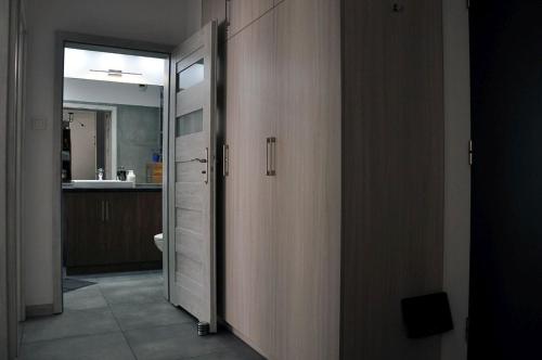 Fotografie z fotogalerie ubytování Q Apart Gold- 3 pokojowy klimatyzowany apartament przy Manufakturze z garażem Gratis, FV v Lodži
