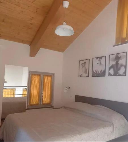 A bed or beds in a room at Amy Dreams