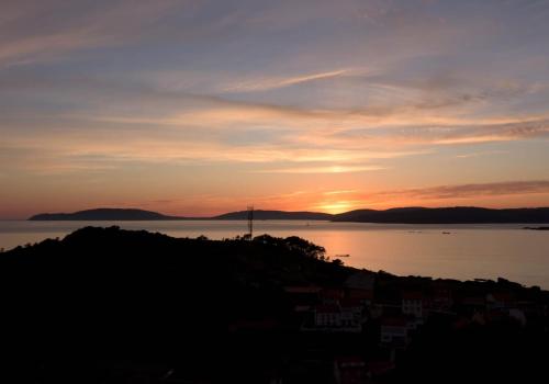 a sunset over a large body of water at Apartamento Chamela in O Pindo