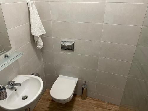 Bilik mandi di Apartamenty i Pokoje DIMAN