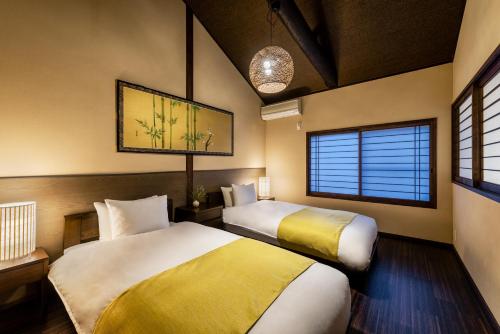 Llit o llits en una habitació de Kohaku an Machiya House