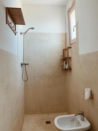 Bilik mandi di Trullo Contrada Specchi