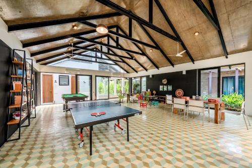 Kemudahan pingpong di SaffronStays Moira, Kamshet atau berdekatan