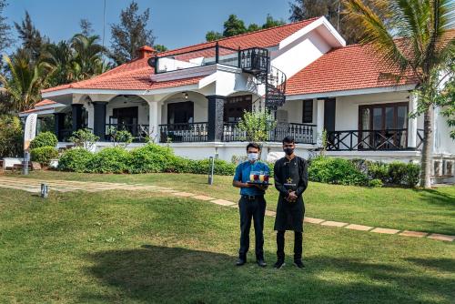 Tetamu yang menginap di SaffronStays Moira, Kamshet