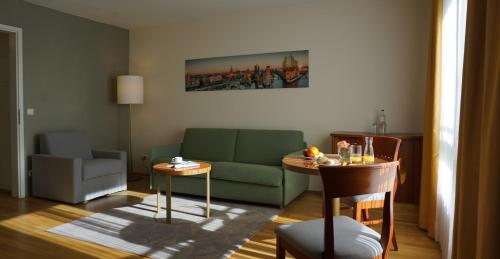 a living room filled with furniture and a couch at NewLivingHome Residenzhotel Hamburg in Hamburg