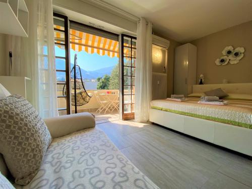 a bedroom with a bed and a balcony with a view at IL TERRAZZO A BELLAGIO in Bellagio