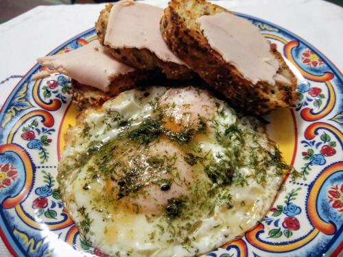 a plate of food with an egg and toast at Casa Hudié Campestre in Cachipay