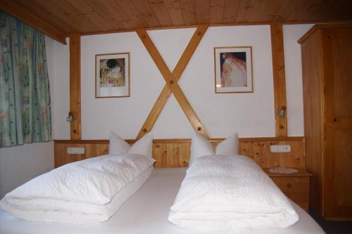 Postel nebo postele na pokoji v ubytování Landhaus Theresia