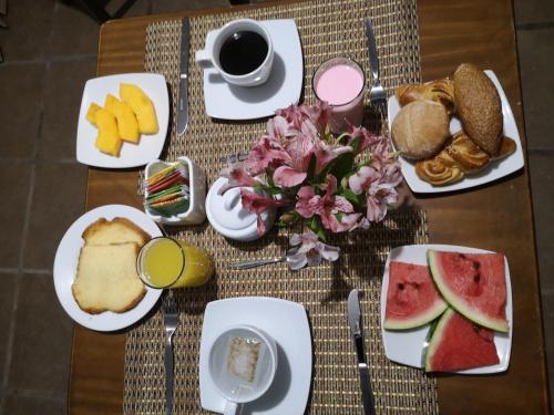 Breakfast options available to guests at Hotel Retama Machupicchu