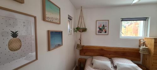 a bedroom with a bed and pictures on the wall at Wood'n Sea Surf Lodge - Auberge De Jeunesse in Capbreton