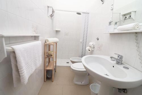 A bathroom at Casa Vacanza Black Magic Otranto