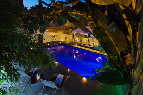 a swimming pool with a table and chairs next to it at Villa Victoria Barcelona in Barcelona