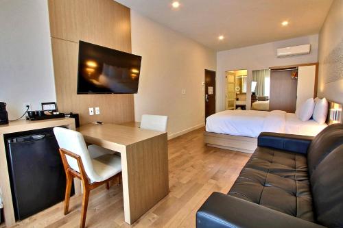Postel nebo postele na pokoji v ubytování Hôtel Le Navigateur