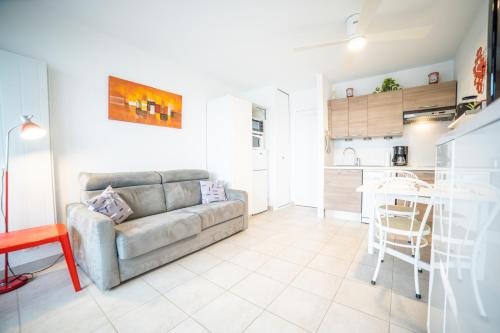 SUN7 STUDIO -FACE PLAGE- WIFI-PARKING -PISCINE - CLIM- TOP PROS SERVICESConciergerieLaGrandeMotte