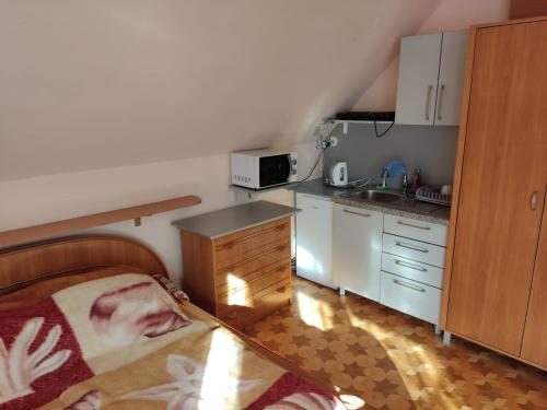 a small kitchen with a bed in a room at Podelniska in Porąbka