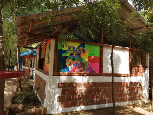a painting on the side of a building at Finca Ecoturistica LOS JAGUEYES in Baraya