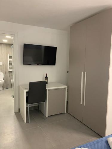 3 Rooms Chiaia