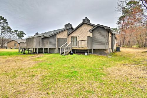 Gambar di galeri bagi Pet-Friendly Fayetteville Escape with Grill! di Fayetteville