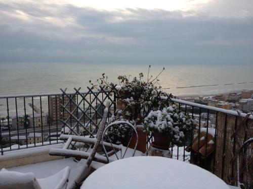 a view from a balcony overlooking the ocean at B&B La Torretta sul Borgo in Grottammare