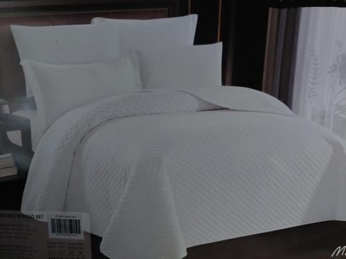 a white bed with white sheets and pillows at شاليهات رمال بديه in Al Raka