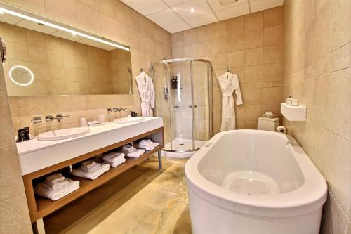 Koupelna v ubytování Hôtel Le Navigateur
