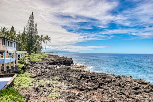 a house on the shore of the ocean at Hale Aikalani in Pahoa