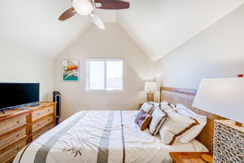 a bedroom with a bed and a flat screen tv at Hale Aikalani in Pahoa