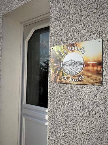 a sign on a wall next to a door at Balade en Forêt, 3min du Zoo in Saint-Aignan