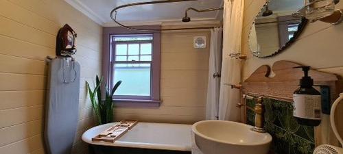 Kylpyhuone majoituspaikassa Dovecote House
