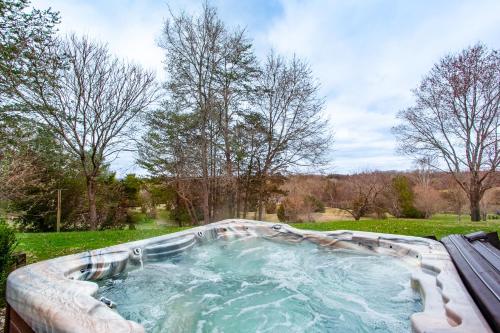 Sunny Ridge - Hot Tub, Gym, Jacuzzi Tub, Game Room